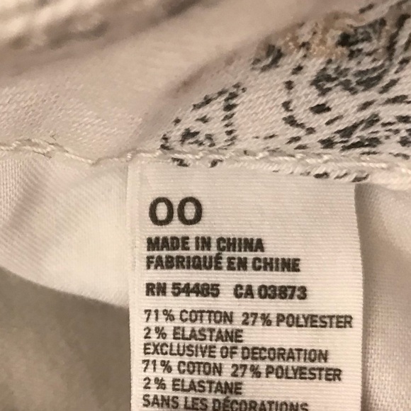 American eagle black and white shorts size is 00 - Picture 7 of 7